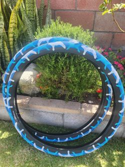Vans Camo Blue tire