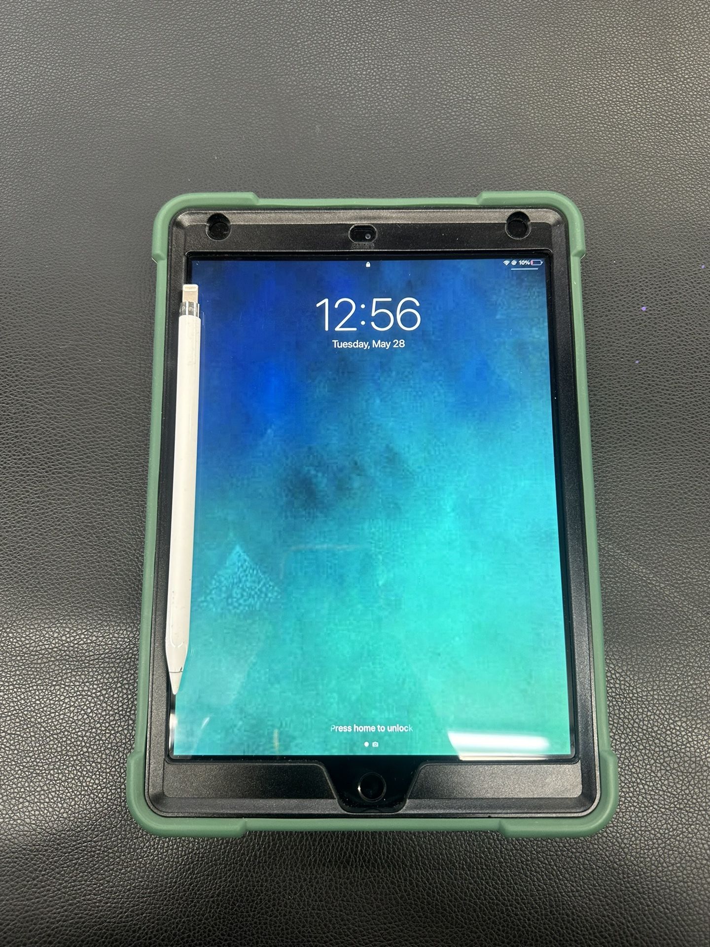 iPad 7th Gen With Case And Apple Pencil