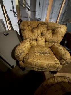 Tufted Accent Chair with Toile Fabric