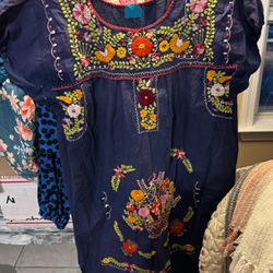 Mexican Embroidered woman's dress one size like new smoke free