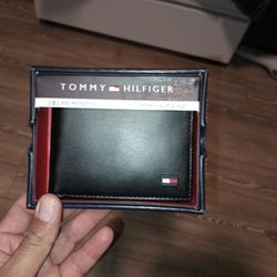 Tommy Hilfiger Leather Wallet 
