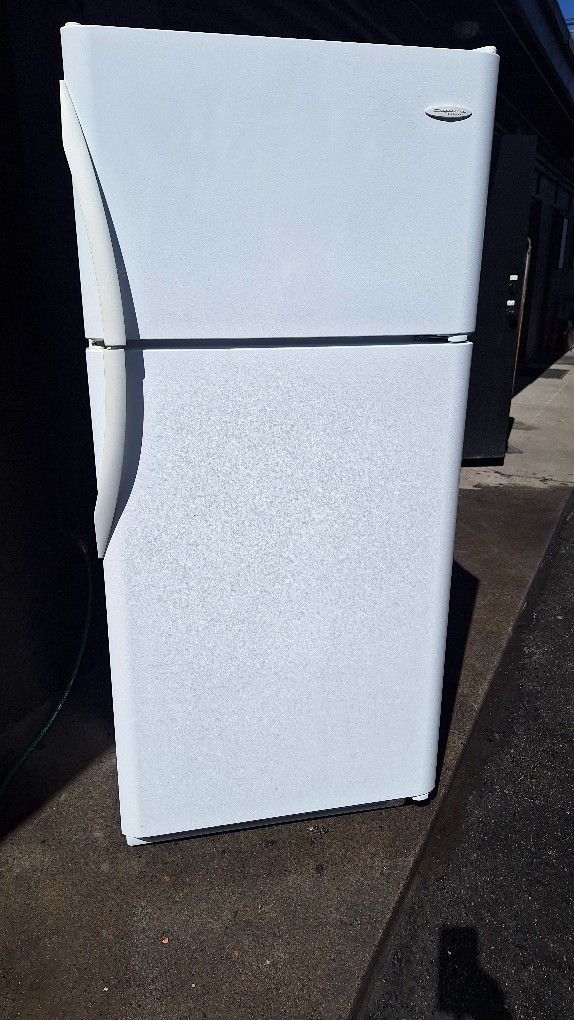 APARTMENT REFRIGERATOR (DELIVERED)