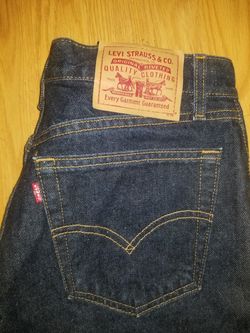 Levi Classic Jeans...size 32x28..like new!