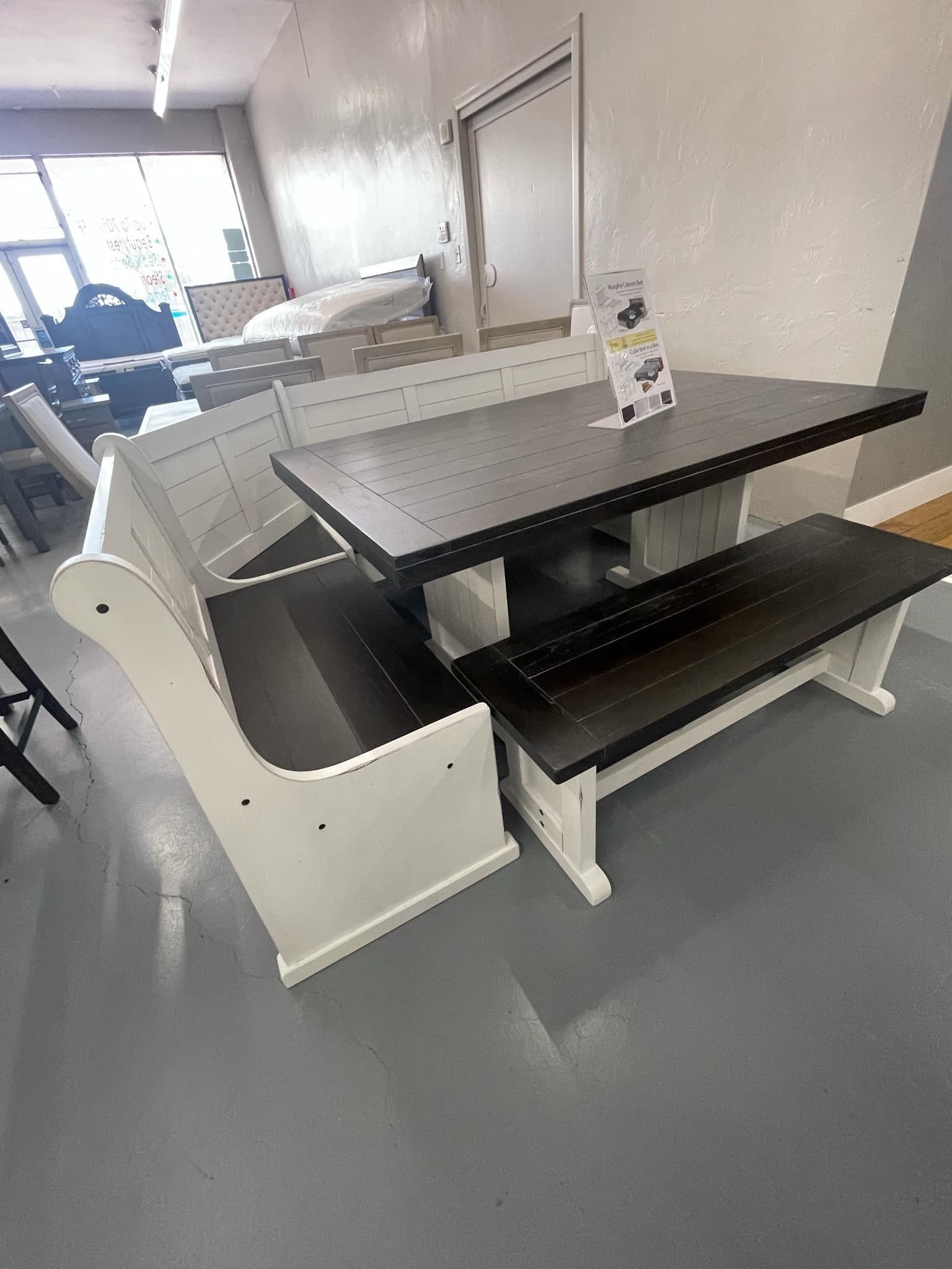 Breakfast Nook‼️ Same Day ‼️ Day Delivery