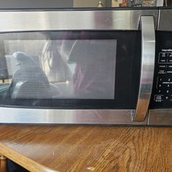 Hamilton Beach 1.6 Cu ft Sensor Cook Countertop Microwave Oven in Stainless Steel