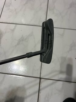 Pinnacle Tri-Line Blade Putter with lamkin golf grip