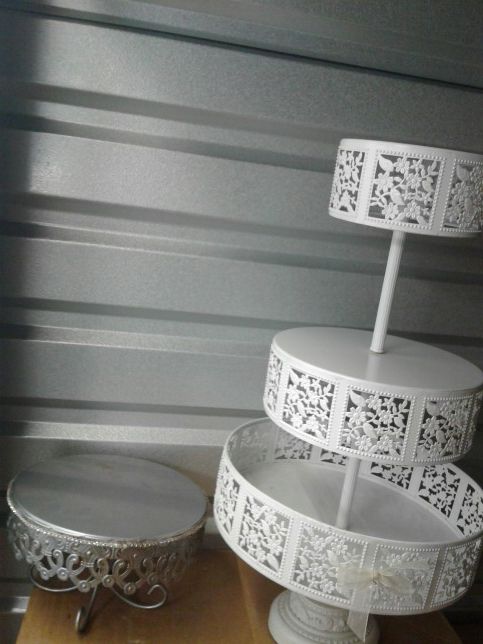 Two cake stand