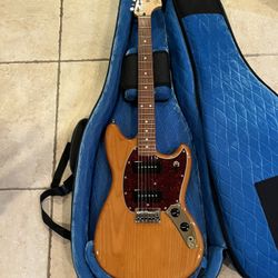 Fender MIM Mustang 90 (Brand New)  w/ Reunion Blues Hardshell Case (Brand New)