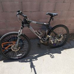 GT Avalanche 3.0 Mountain Bike – Aluminum Frame – 26” Wheels