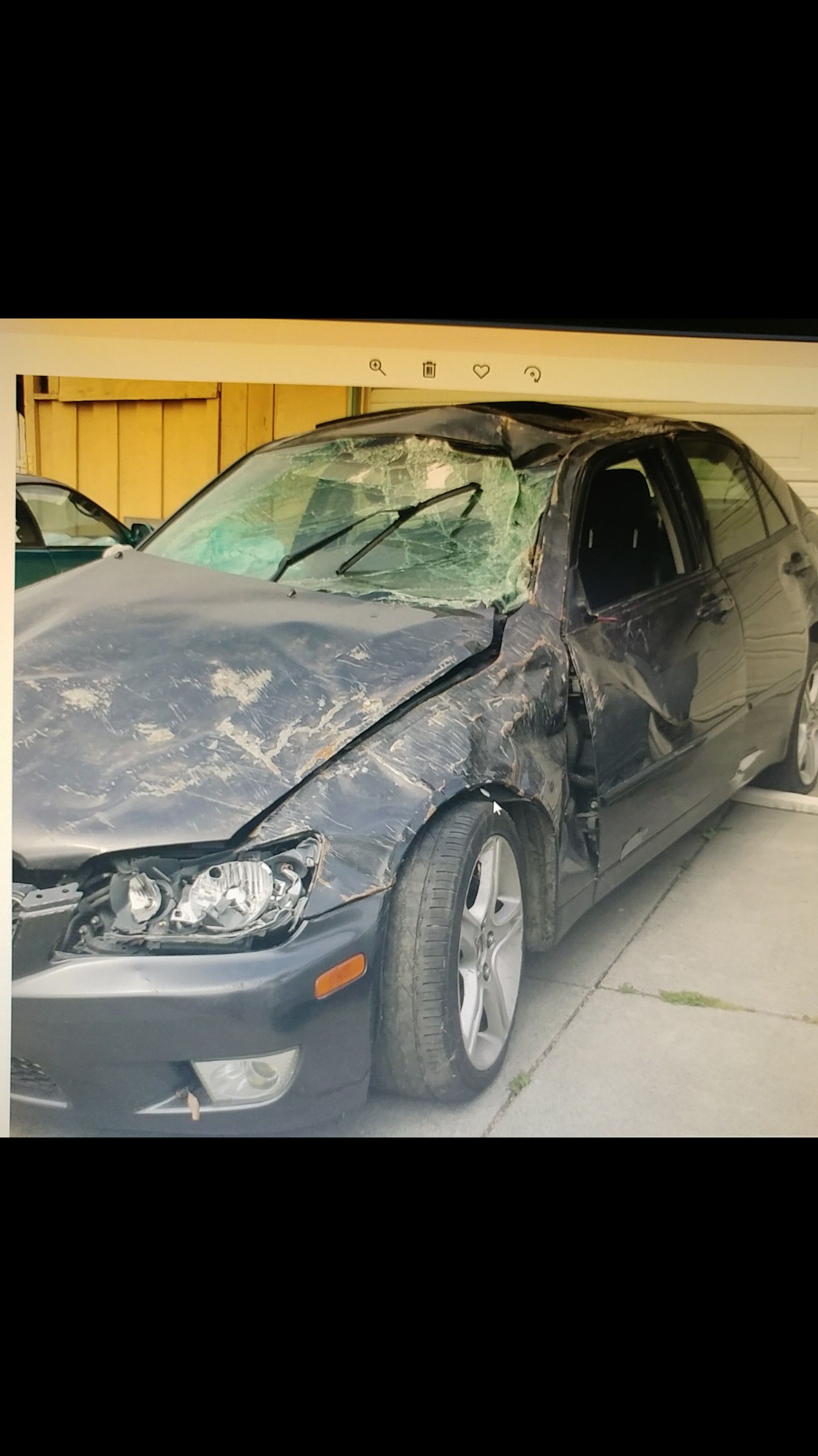 Wrecked Lexus IS300 for parts