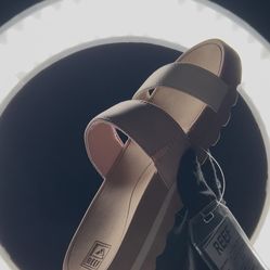 Reef pink and white platform sandals #summer #beachwear  Size 3 kids