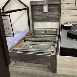 Baystorm Panel Bed