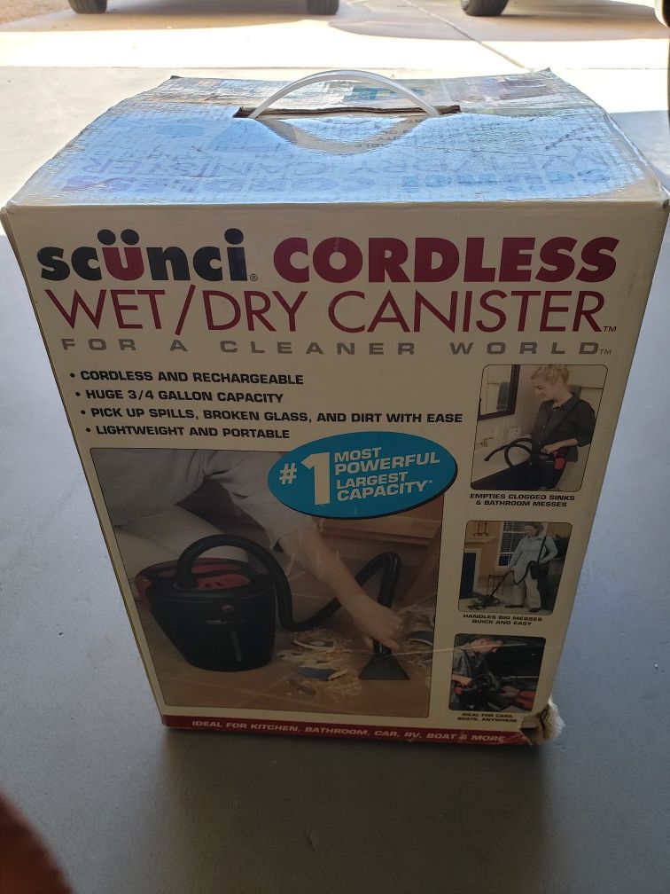 Canister vacuum