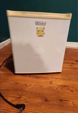 Emerson Mini Fridge – Fully Working