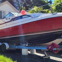 31' Bayliner Victoria Powerboat 1979 Chevy 350 Volvo Penta Outdrive 280hp 2 Births Micro TV Shower Head Sink Stove Fridge New Electrical New Upholster