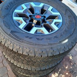 JUEGO DE RRINES PARA TROCAS TOYOTA TACOMA 4RRUNER SECOYA TUNDRA YANTAS SEMINUEVAS MEDIDA 16