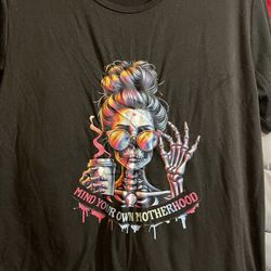 5 Women’s L/XL Graphic Tshirts 