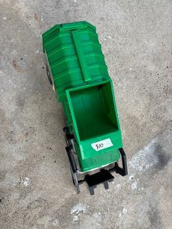 Garbage truck