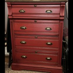 Small Dresser - Pick Up In Madera