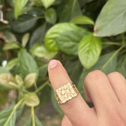 Golden nugget ring