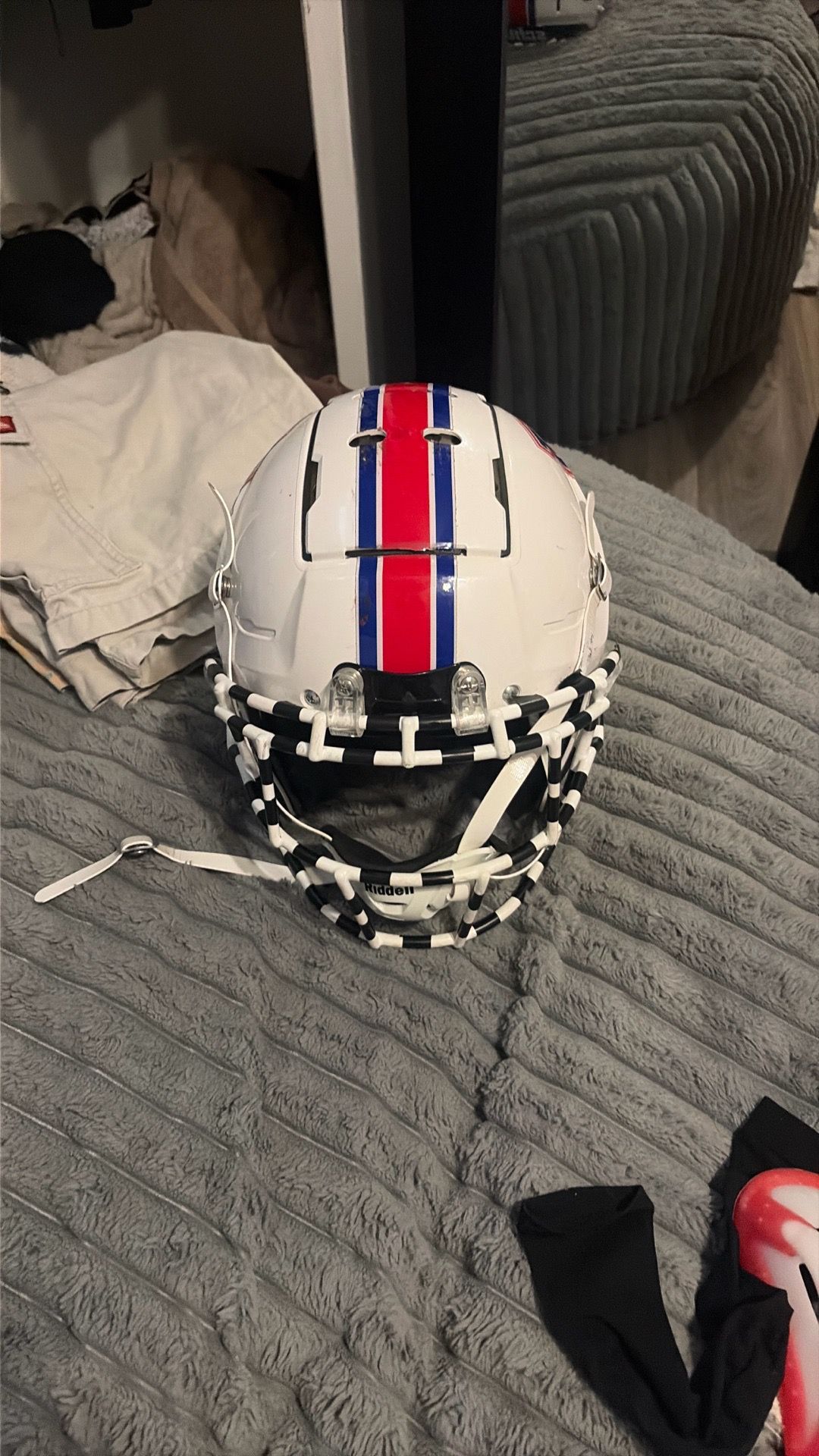 Youth F7 helmet