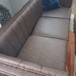 Brand New 3 Days Old 84/33 In Couch For Sale I Paid 847.69 But Mom Don't Like It So Im Letting It Go Fo 250.00 Just To Get Her Somthing Else 