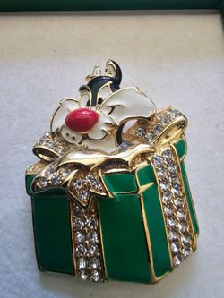 $15.00 - 1990's Christmas Looney Tunes Brooch or Pin!  Sylvester  Whimsical Character, Rhinestones Bling + Enamel!  New in Box!