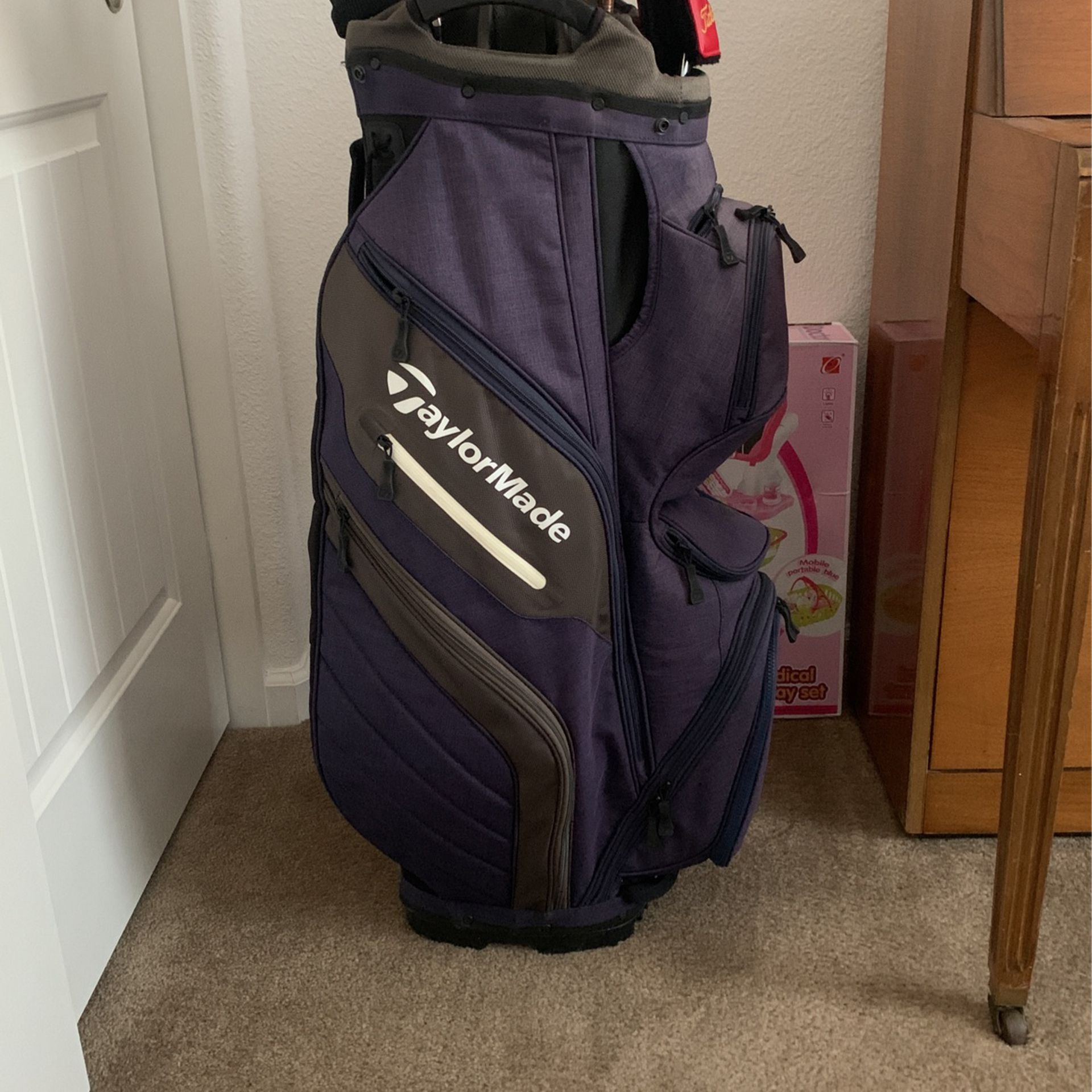 TaylorMade Supreme Golf Cart Bag