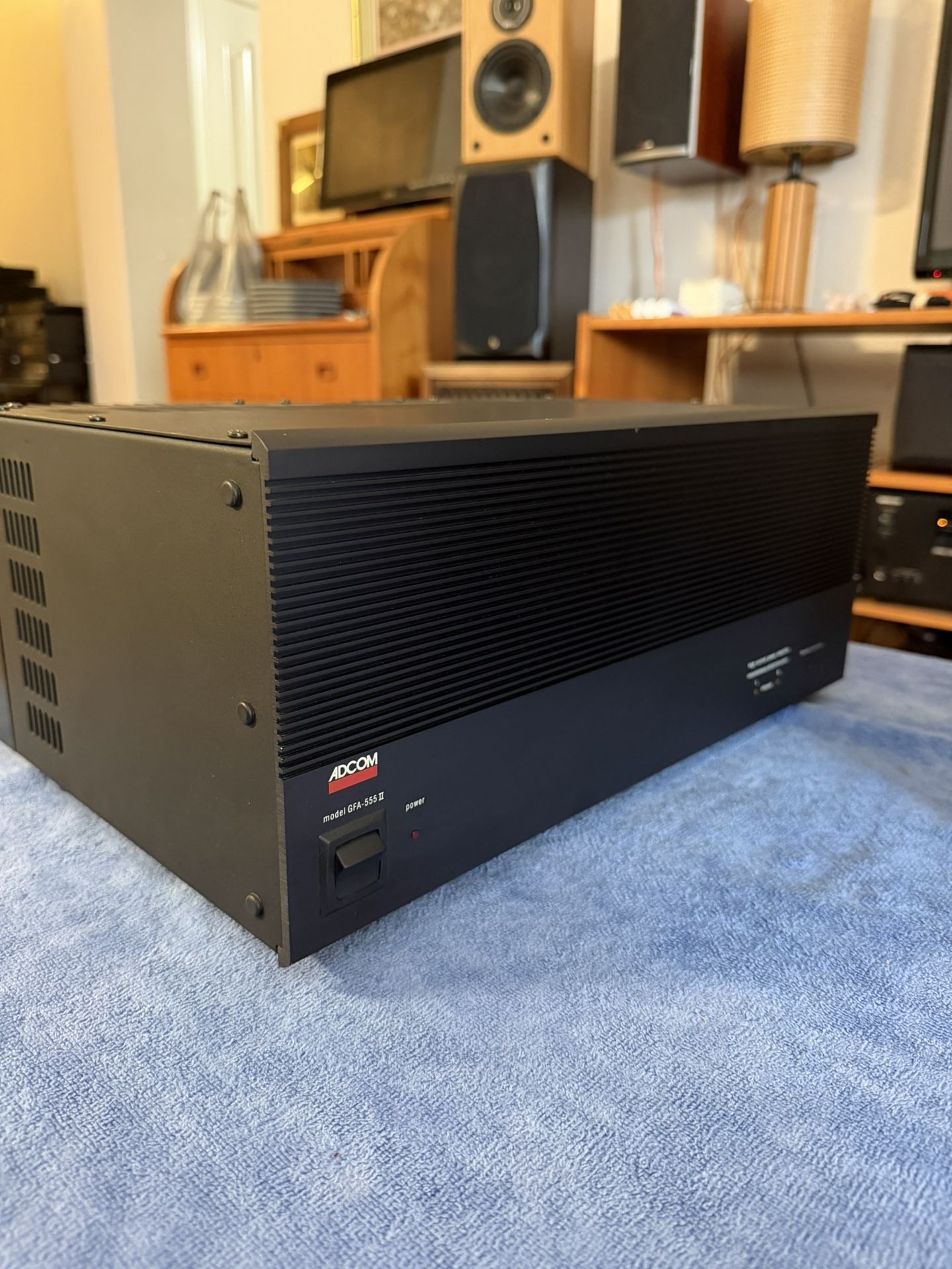 Adcom GFA-555 II High-Current Stereo Power Amplifier (200W/ch)