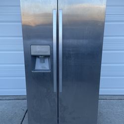 Whirlpool Side By Side Refrigerator For $200. Dimensions Are 36Wx31Dx69H. Pick Up Only. 