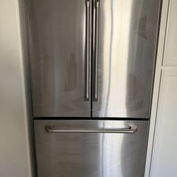 GE Ice Making Fridge 