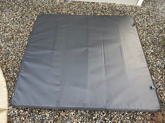 🚨Pending pickup🚨Free Tonneau cover