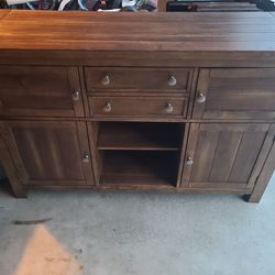 Dining table hutch