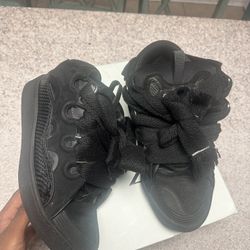 All black lavin curb