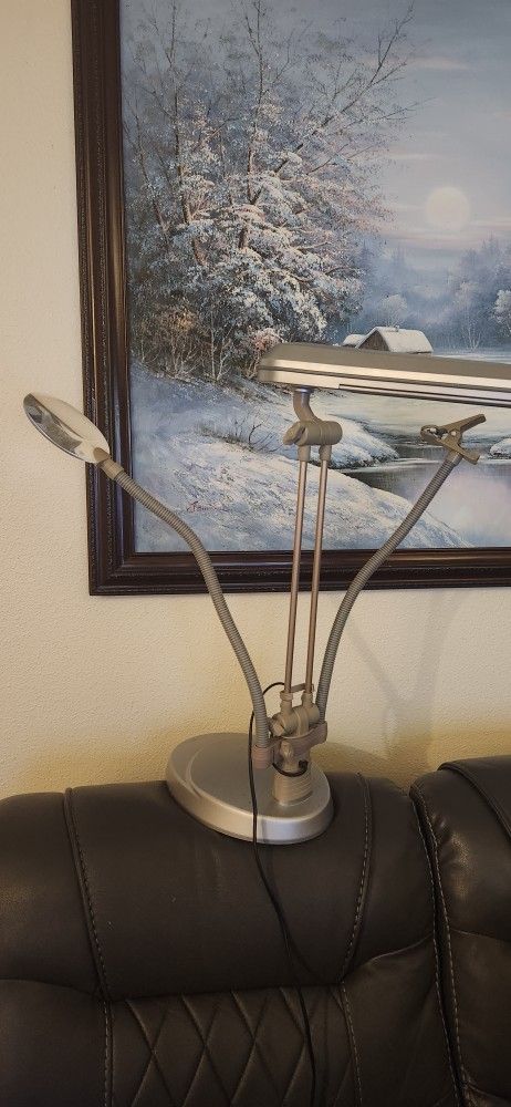 Table Lamp With Magnifying Glass π And Clip