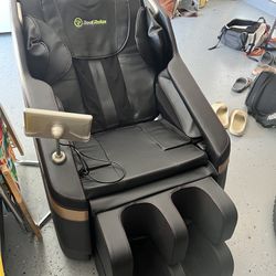 Leather Massage Chair . Zero Gravity