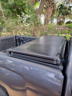 TRI FOLD HARD TONNEAU COVER BED TRUCK FOR CHEVROLET EXTENDED CAB WITH SIZE 6.8 BY 5.8 OR ANY PICK UP TRUCK WITH SAME SIZE