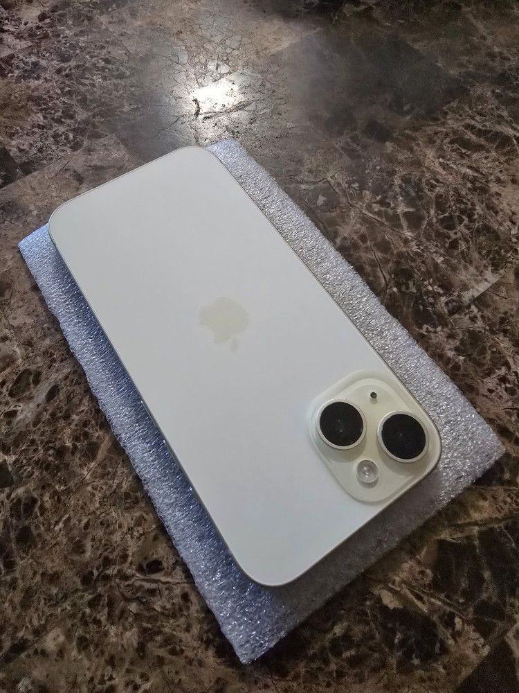 iPhone 15 128GB