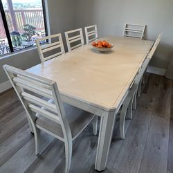 9 pieces dining set in good condition