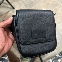 COACH CROSSBODY PEBBLED LEATHER BAG