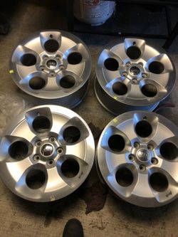18inc Jeep Wrangler or Jeep rims