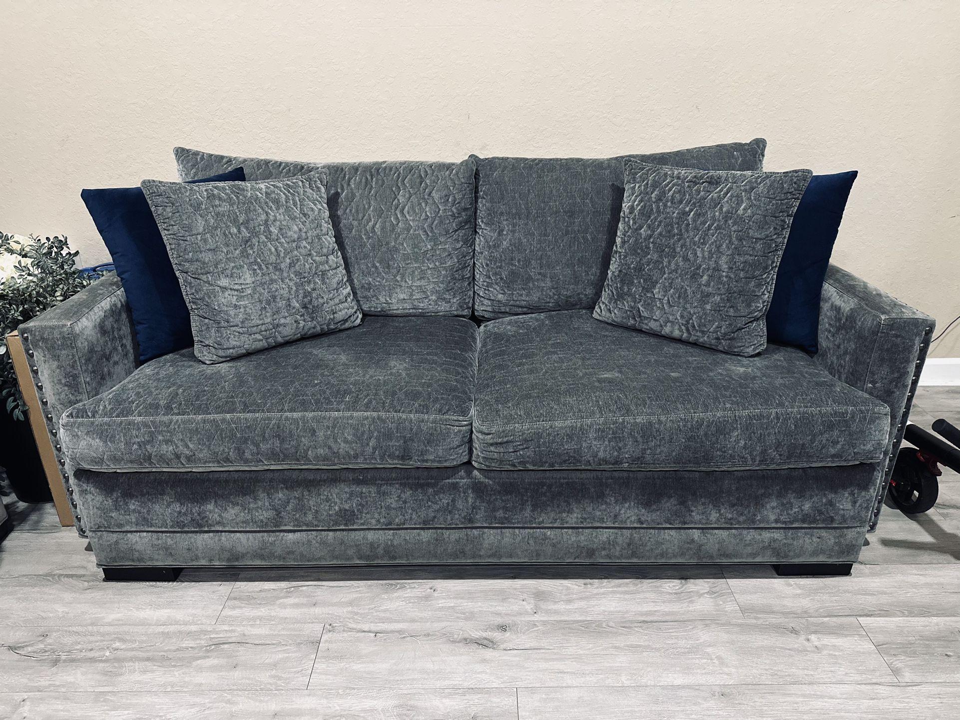 Complete Living Room Set – 2 Sofas, 2 Lamps & 2 Side Tables 