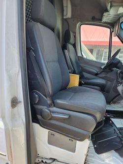 2007-2018 sprinter passenger right rh seat with mounting base