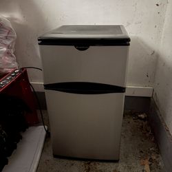 Frigidaire Mini refrigerator dual zone used 