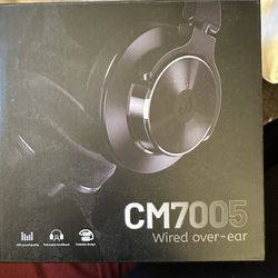 CM7005 Wired over-ear