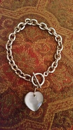 Bracelet with dangling heart