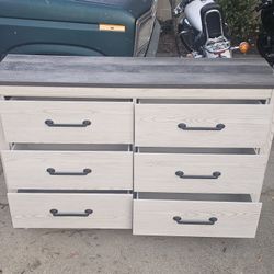 6 DRAWER DRESSER