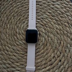 SE 40mm Apple Watch