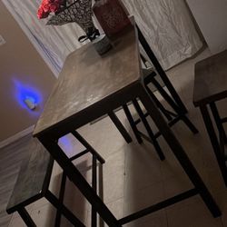 DINING TABLE W/ CHAIRS