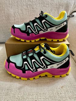 Women’s hiking shoe